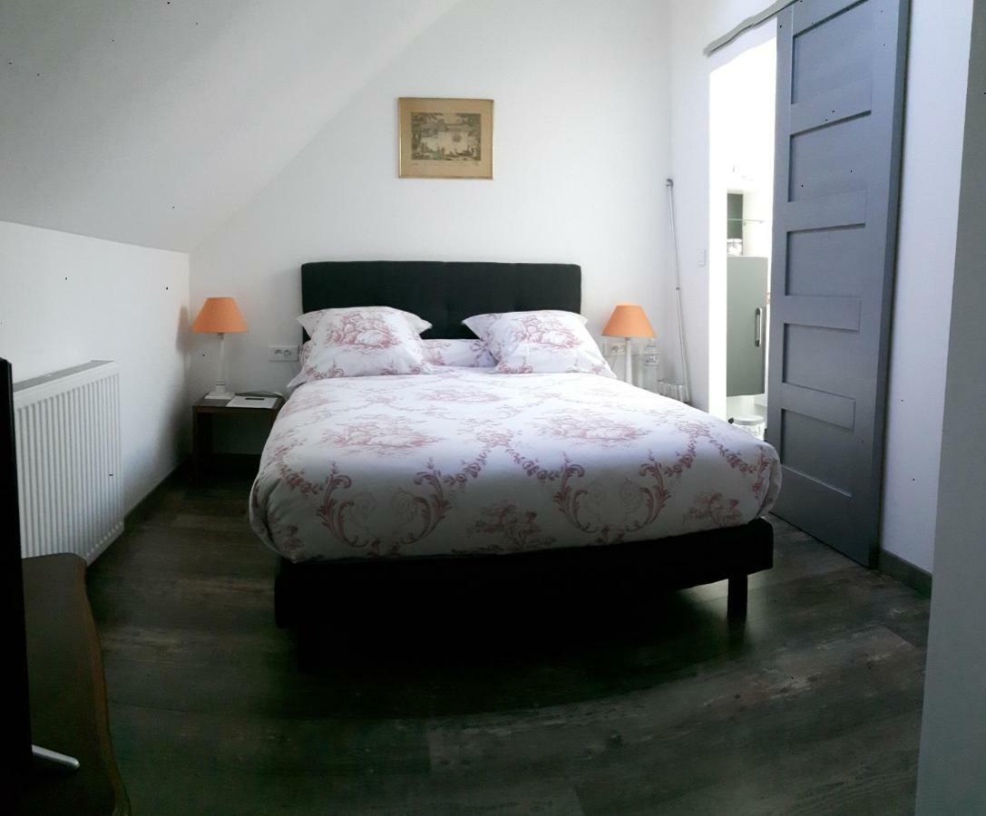 La Longere Des Glycines Bed & Breakfast Egligny ภายนอก รูปภาพ