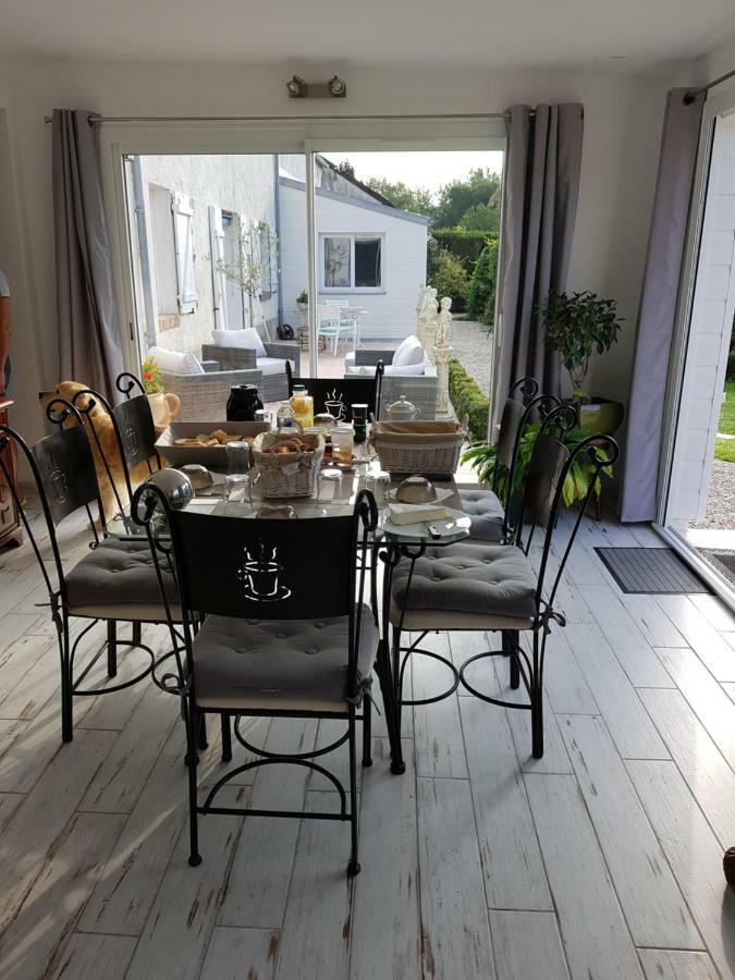 La Longere Des Glycines Bed & Breakfast Egligny ภายนอก รูปภาพ